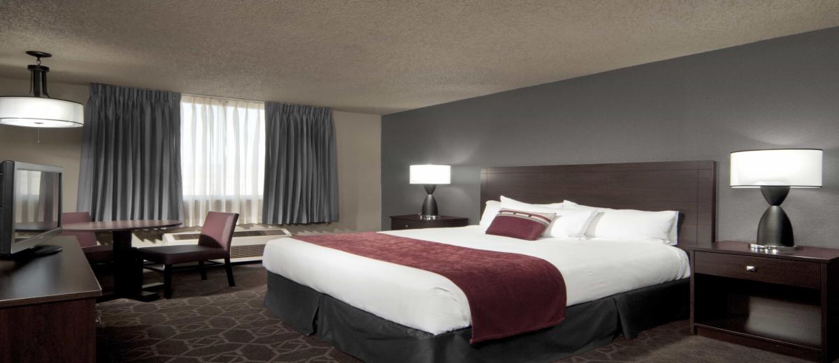 Accommodations at Edgewater Hotel & Casino Resort