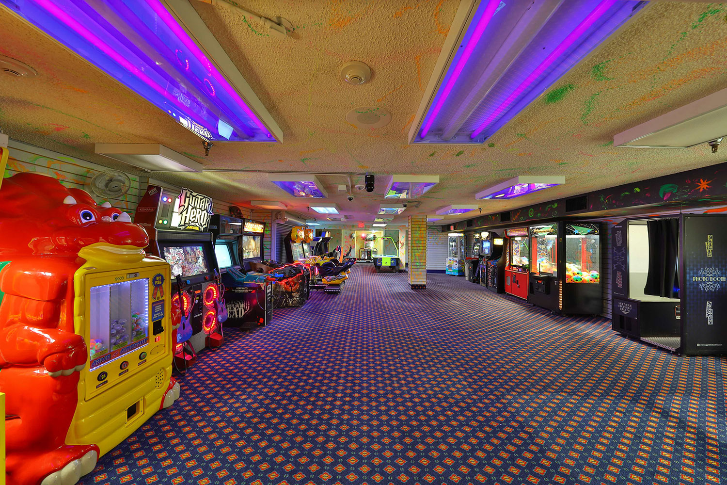 Arcade hallway at Edgewater Hotel & Casino Resort